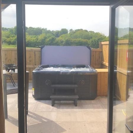 Hotel Superior Glamping Pod With Hot Tub à Frodsham Extérieur photo