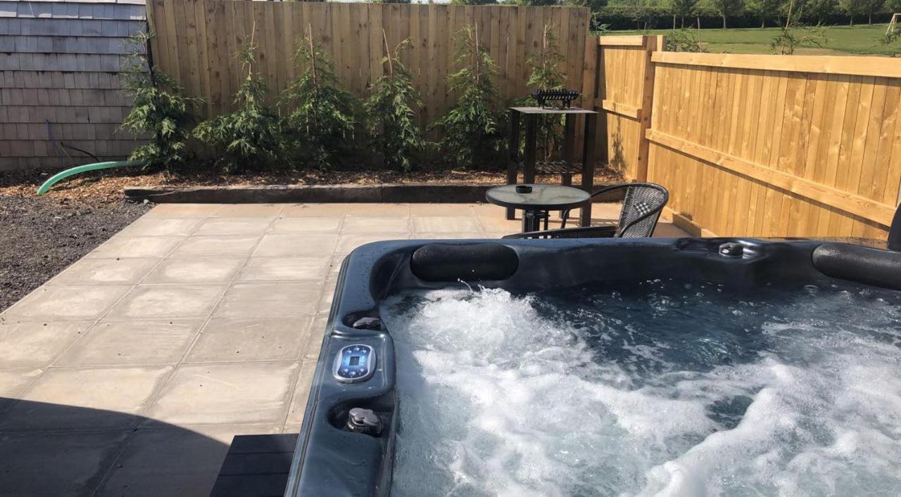 Hotel Superior Glamping Pod With Hot Tub à Frodsham Extérieur photo